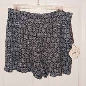 NWT Knox Rose lightweight flowing short
